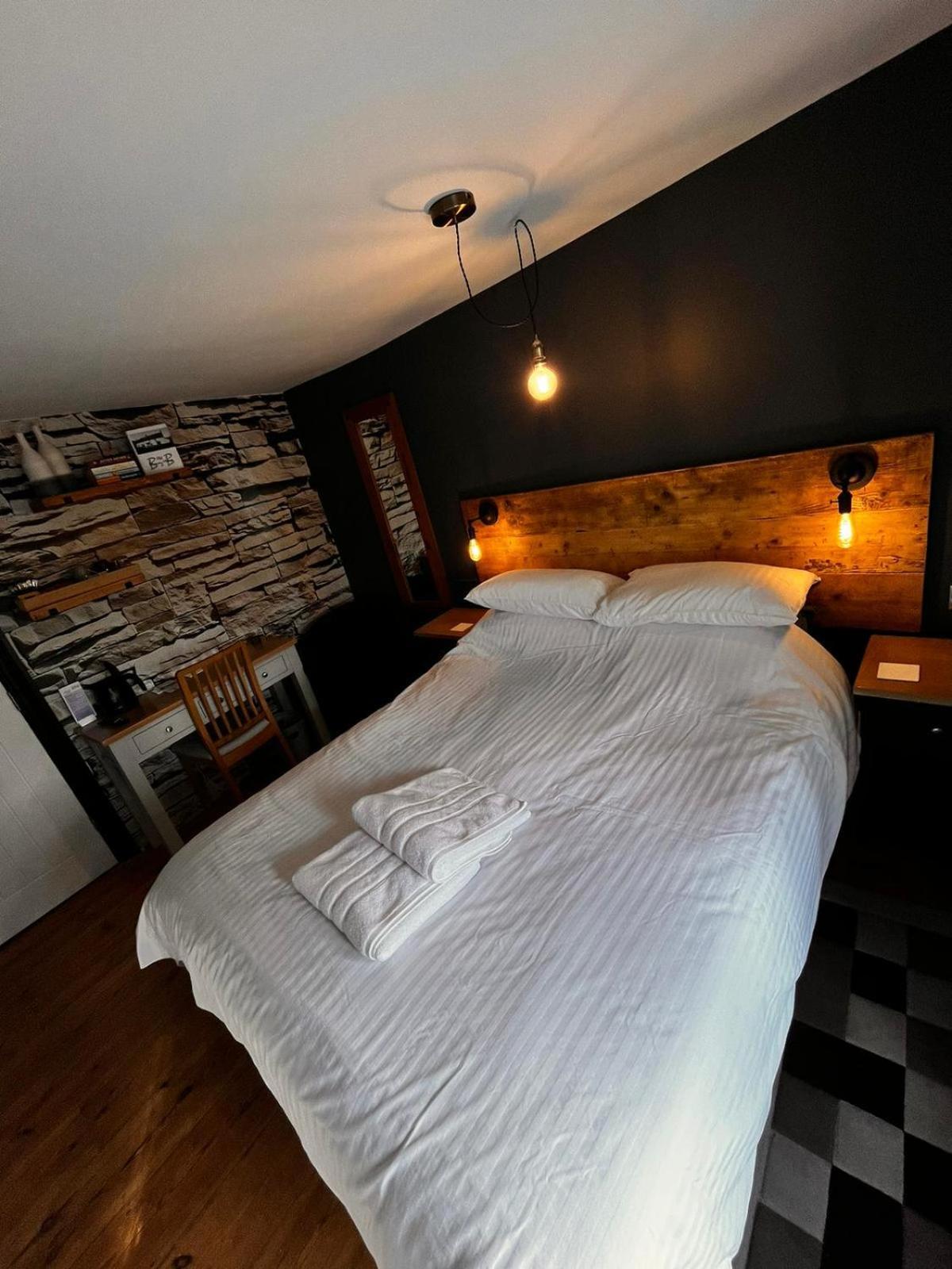 Bed and Breakfast Old Manor House Axbridge Экстерьер фото
